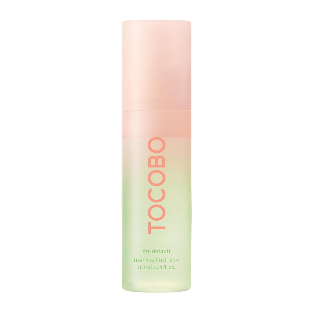1. TOCOBO Heat Proof Hair Mist #02 My Default 100ml – hair mist termoprotettore in flacone spray verde e rosa su sfondo bianco