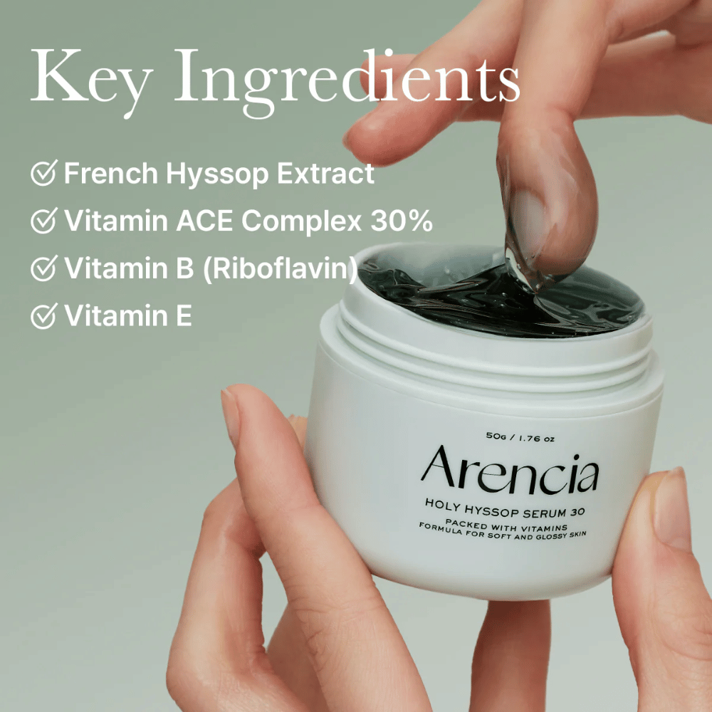 Primo piano su Arencia Holy Hyssop Serum 30 – nuova formula con issopo francese, complesso vitaminico ACE e vitamine B & E per una pelle radiosa.
