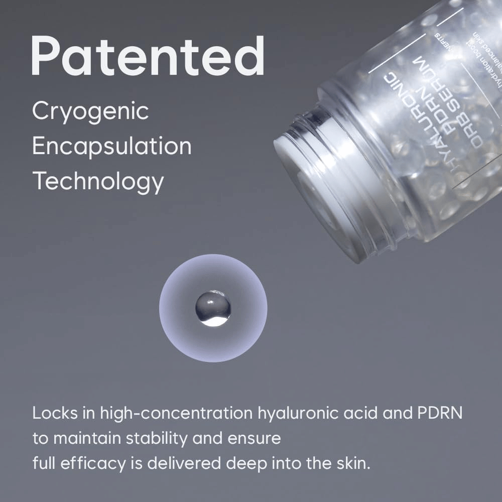 Illustrazione di HAUA Hyaluronic PDRN Orb Serum e della sua tecnologia brevettata di incapsulamento criogenico. Una sfera di siero è mostrata accanto alla confezione per evidenziare la tecnologia alla base dell'incapsulamento degli ingredienti.