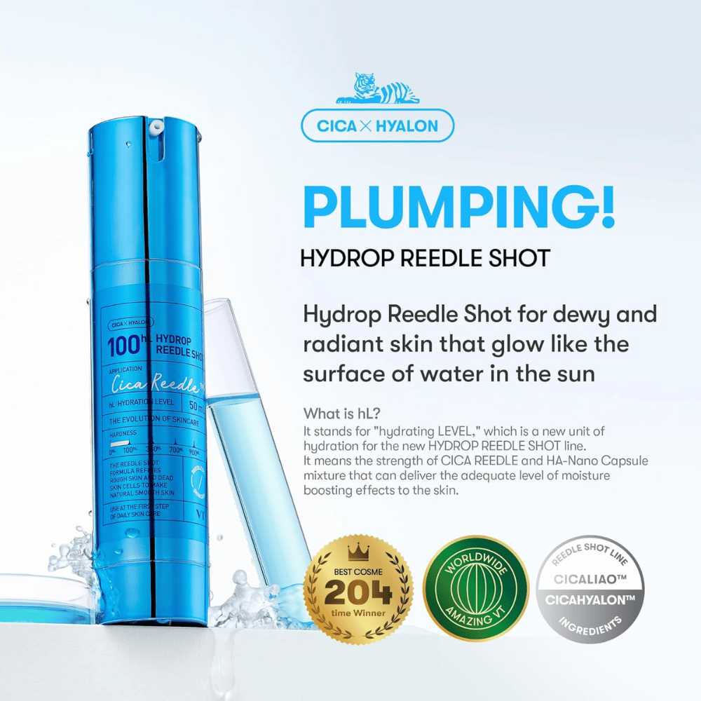 Bottiglia blu VT Cica Hyalon Hydrop Reedle Shot 100hL con pipetta trasparente, testo sull'effetto idratante e sulla luminosità della pelle, e tre emblemi che evidenziano i premi e gli ingredienti del prodotto.