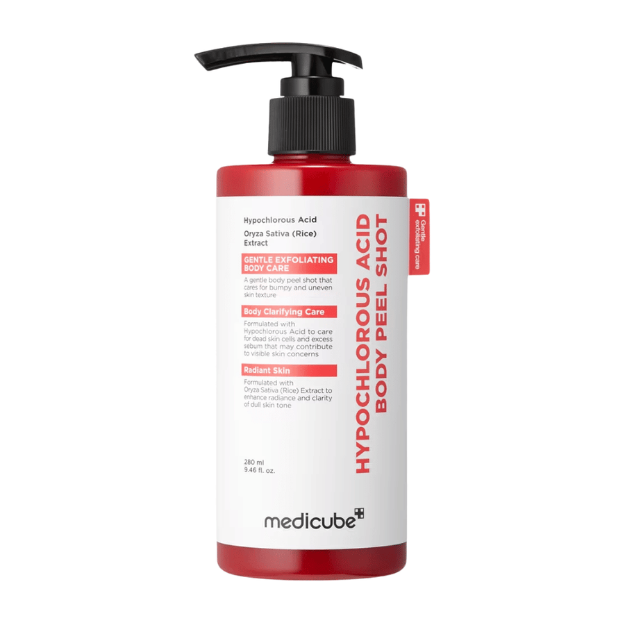 Immagine prodotto scontornata di Medicube Hypochlorous Acid Body Peel Shot in flacone rosso con pompa per la cura esfoliante del corpo e l’idratazione della pelle ruvida.