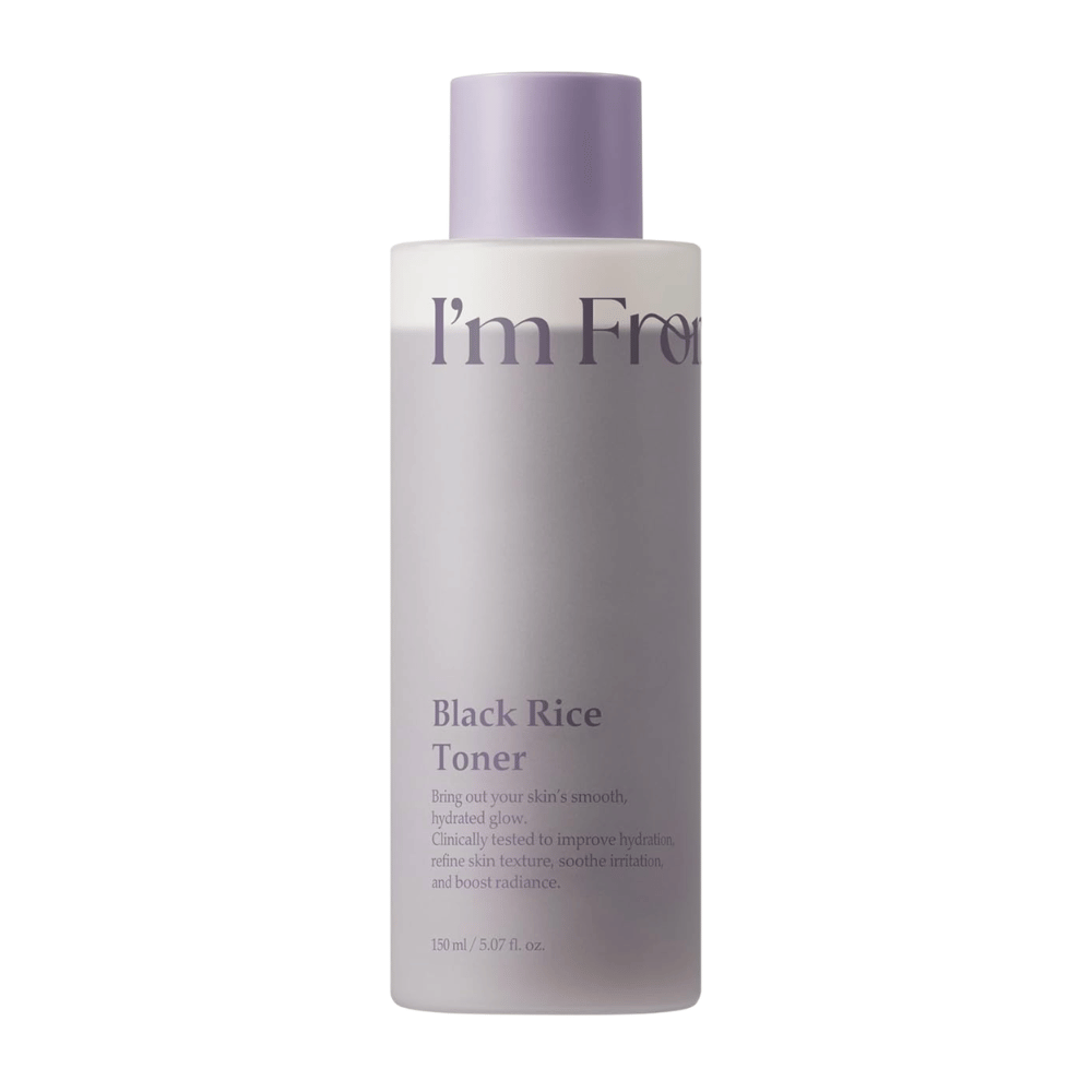 I'm From Black Rice Toner 150 ml, tonico viso idratante con riso nero in un flacone lilla chiaro su sfondo bianco.