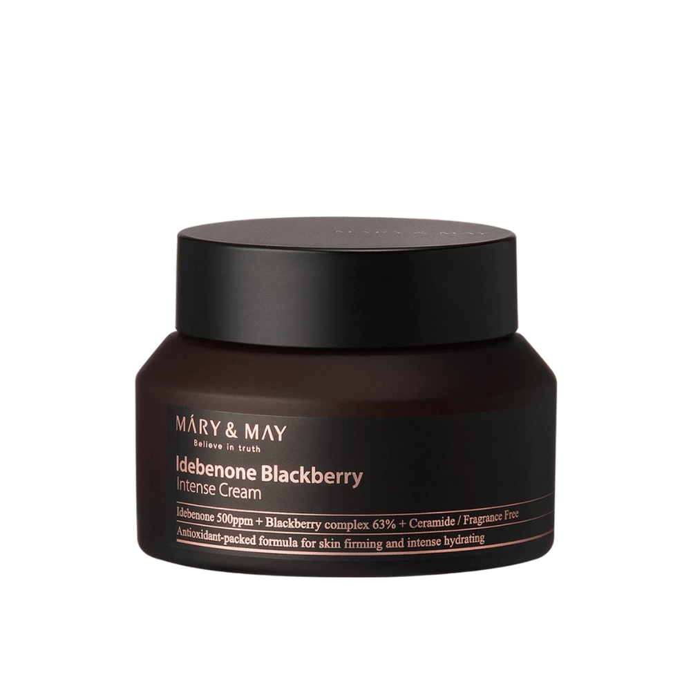 Un barattolo di MARY & MAY Idebenone Blackberry Intense Cream. Questa crema contiene 500 ppm di idebenone, 63% di complesso di more e ceramidi, progettata per fornire idratazione intensa e compattezza alla pelle. Formula arricchita di antiossidanti e senza profumo.