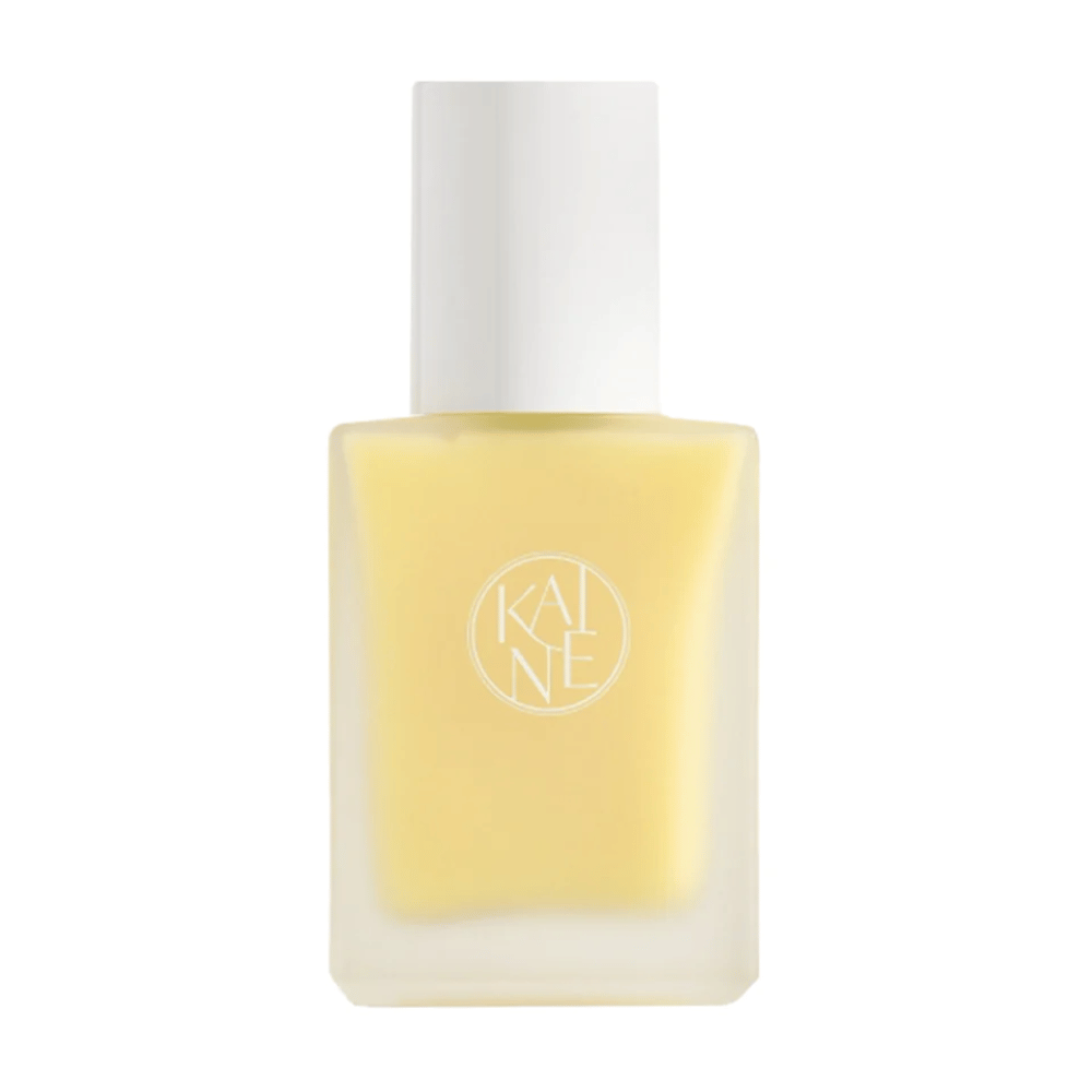 Una bottiglia gialla Vita Drop Serum da 30ml su sfondo bianco con KAINE prodotti per la cura della pelle.