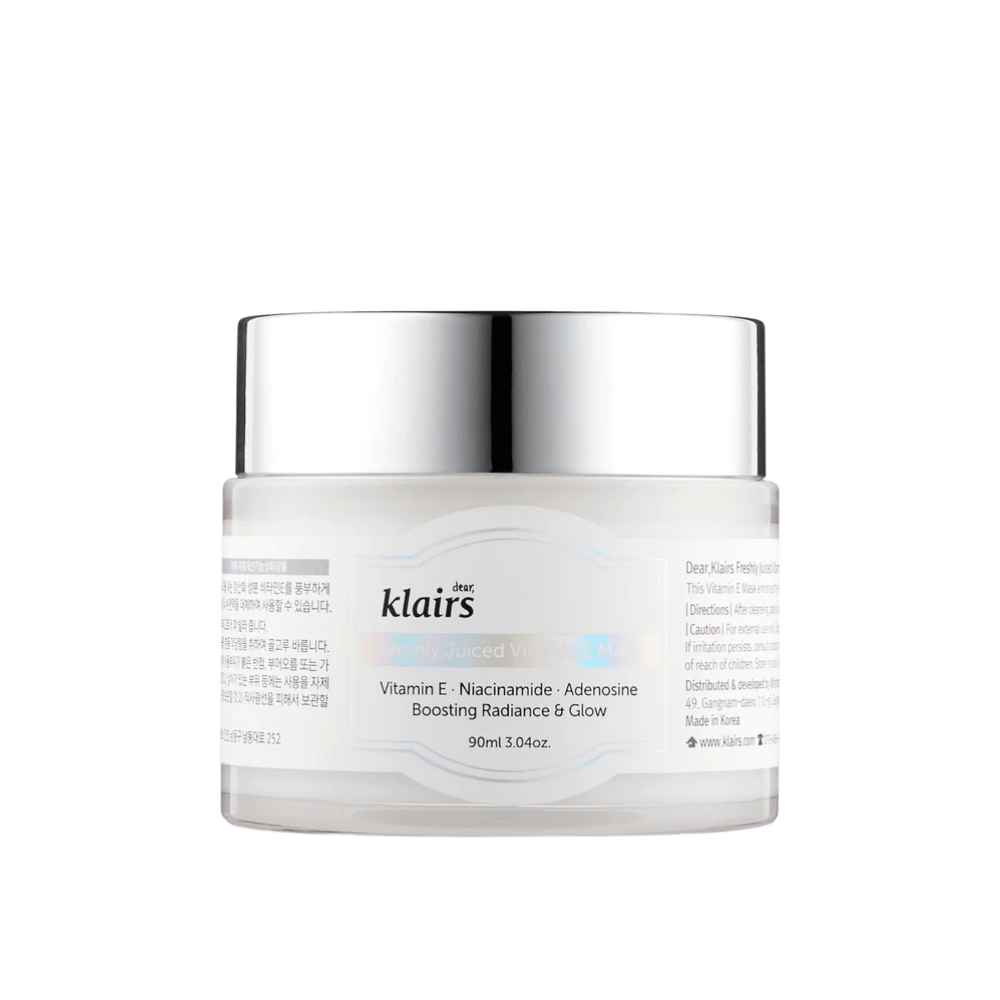 Barattolo bianco chiuso di Klairs Freshly Juiced Vitamin E Mask con testo su vitamina E, niacinamide e adenosina per luminosità, su sfondo bianco.