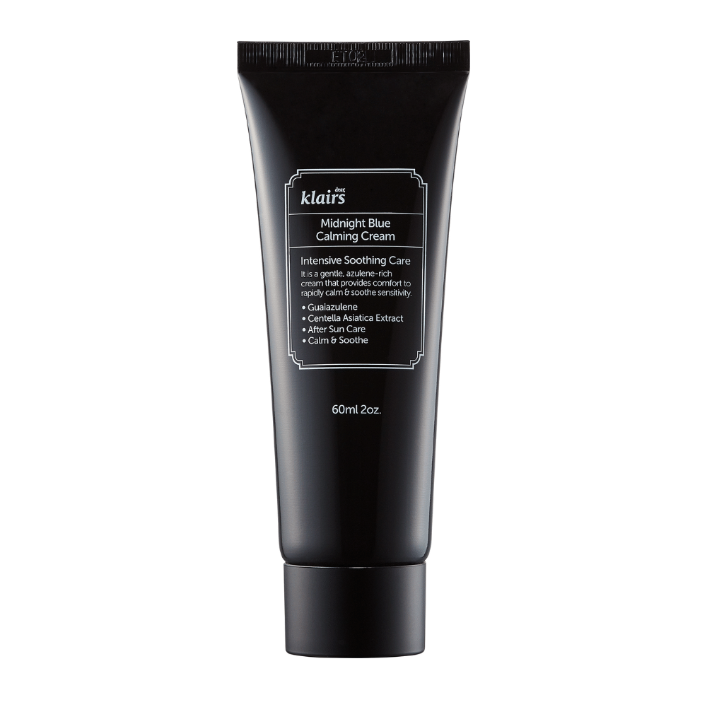 Un tubo nero di Klairs Midnight Blue Calming Cream, descritto come una crema intensamente lenitiva, davanti a uno sfondo bianco.