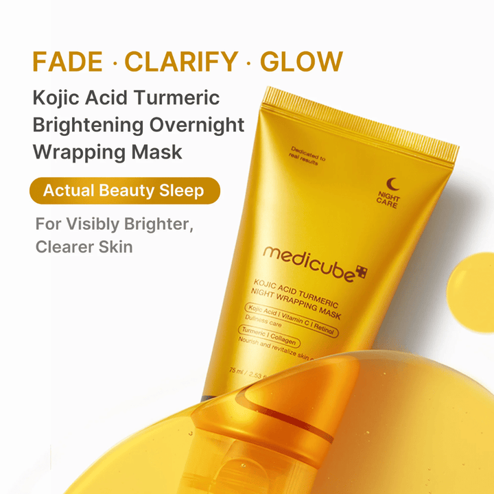 Medicube Kojic Acid Turmeric Night Wrapping Mask in tubo color oro per la cura notturna della pelle che aiuta a rendere la pelle più chiara, uniforme e luminosa.