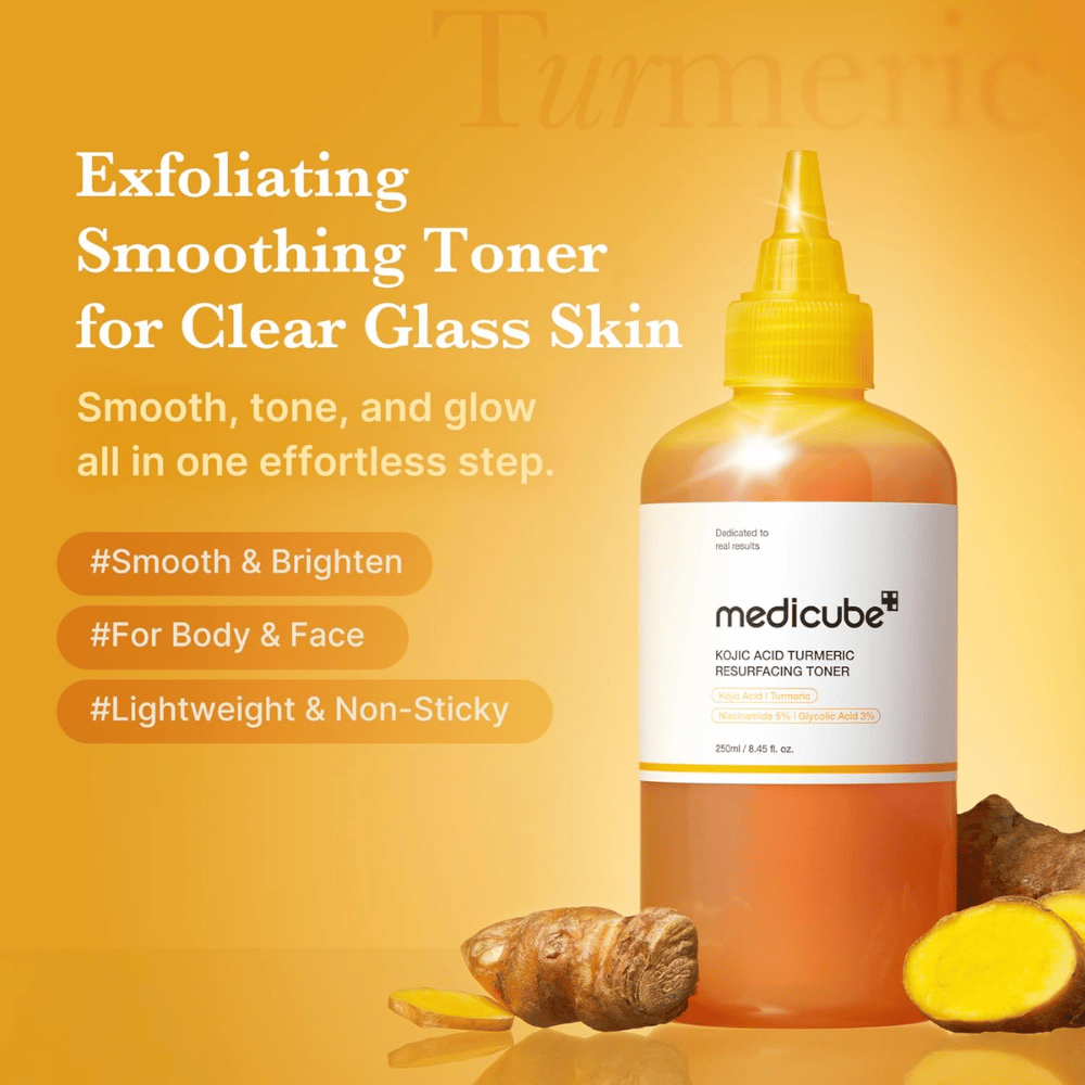 Immagine promozionale per Medicube Kojic Acid Turmeric Resurfacing Toner che mette in evidenza tonico esfoliante per glow, incarnato uniforme e formula leggermente idratante per viso e corpo.