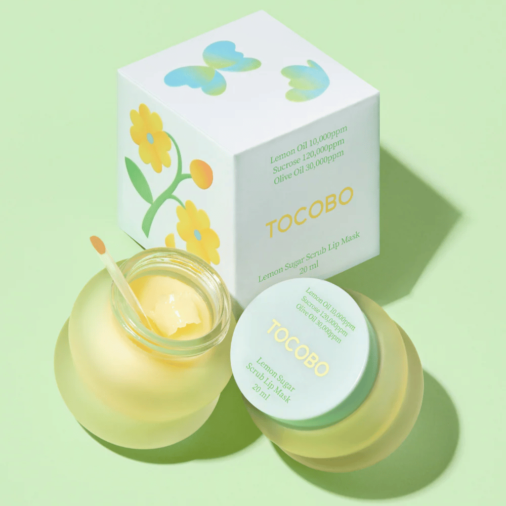 Tocobo Lemon Sugar Scrub Lip Mask insieme alla sua confezione con design floreale su uno sfondo verde chiaro.