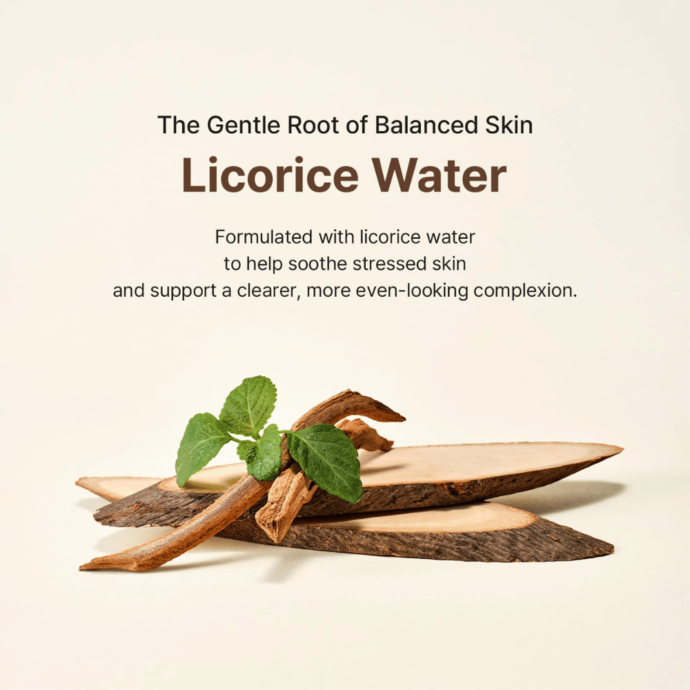 Radice di liquirizia e foglie verdi illustrano l’ingrediente principale di Acwell Licorice pH Balancing Essence Mist. L’acqua di liquirizia aiuta a lenire la pelle stressata e a contribuire a un incarnato più uniforme.
