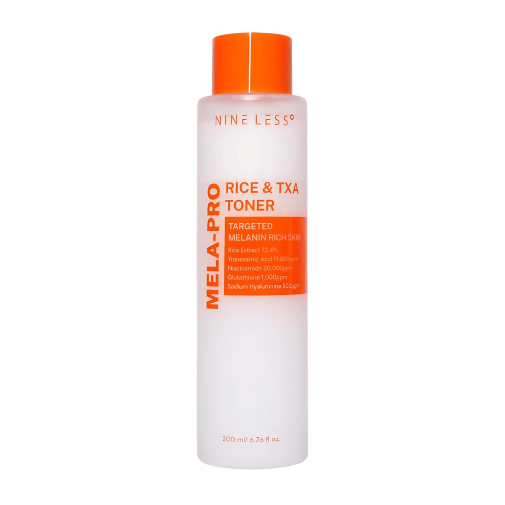 6. NINE LESS MELA-PRO Rice & TXA Toner 200 ml – flacone di tonico bianco con tappo arancione ed etichetta su sfondo bianco