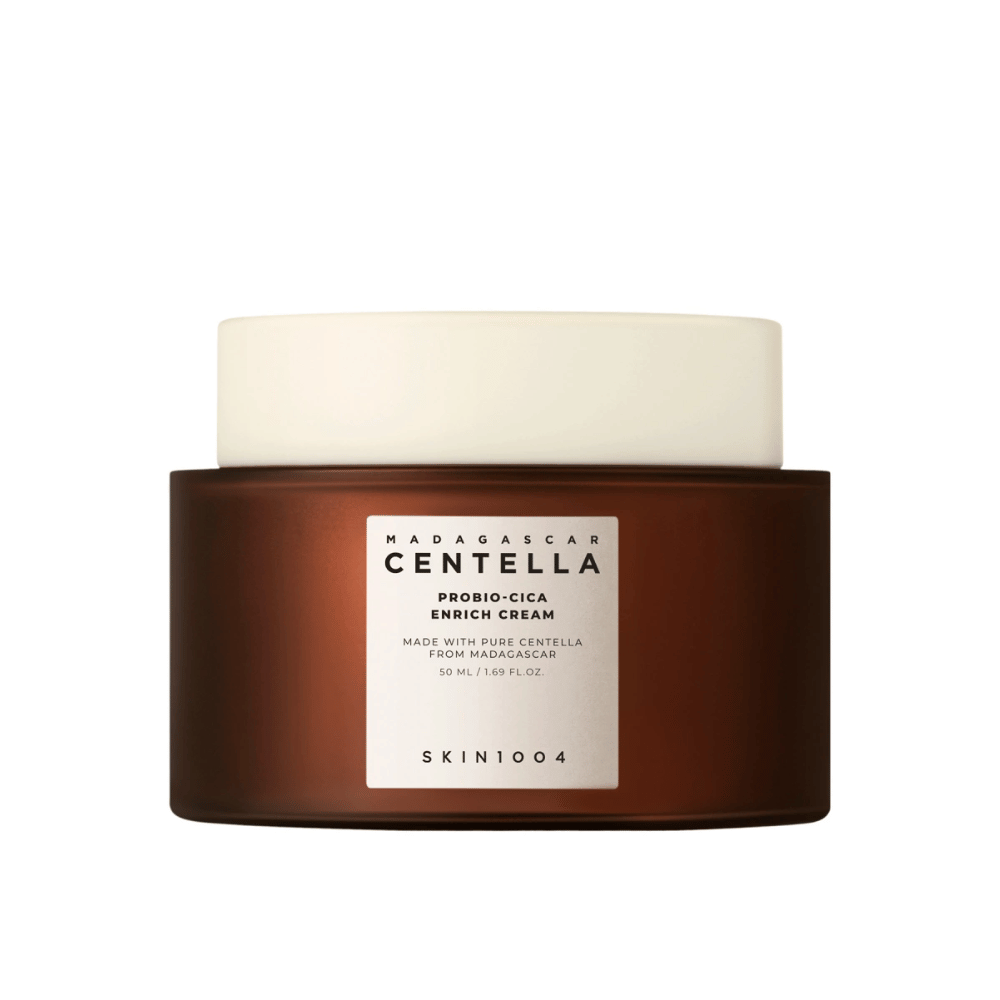 Un barattolo marrone con Madagascar Centella Probio-Cica Enrich Cream su uno sfondo neutro.