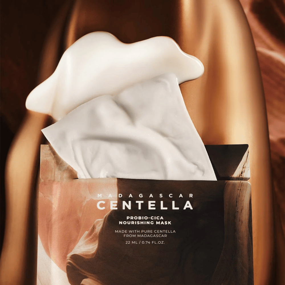 Confezione con sheet mask estratto che mostra un'essenza ricca e un effetto idratante.