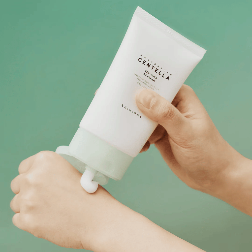 Crema viso idratante di SKIN1004 con Tea-Trica e B5 che aiuta contro acne, rossore e pelle sensibile