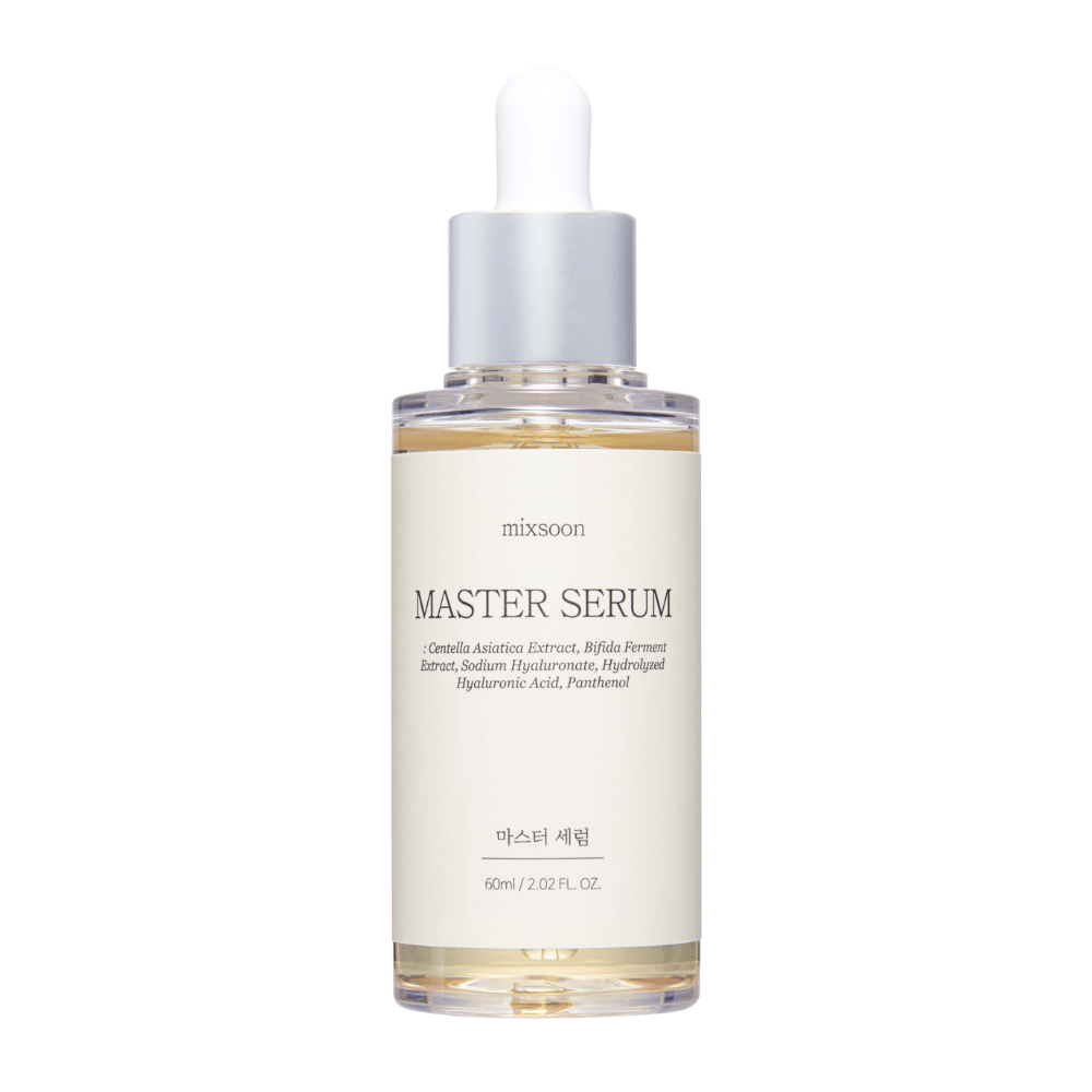 Mixsoon Master Serum in una bottiglia di vetro trasparente con pipetta color argento, contenente ingredienti lenitivi e idratanti come Centella Asiatica e acido ialuronico per una pelle radiosa.