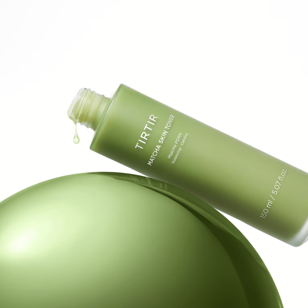 TIRTIR Matcha Skin Toner con matcha PDRN che riequilibra la pelle, lenisce le irritazioni e dona idratazione per un incarnato sano e uniforme.