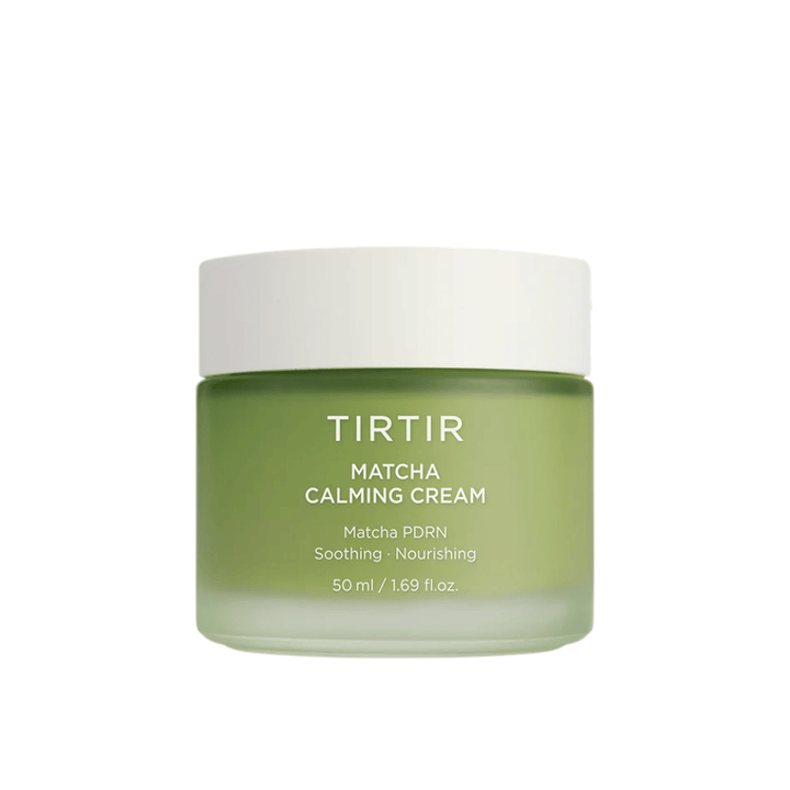TIRTIR Matcha Calming Cream riduce rossore e irritazione, lenisce la pelle sensibile e dona un incarnato più uniforme ed equilibrato.