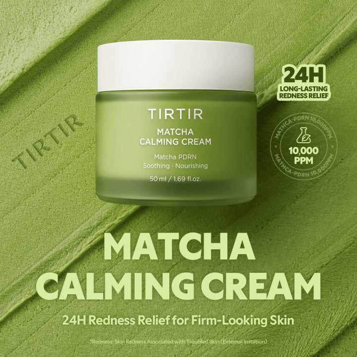TIRTIR Matcha Calming Cream con ceramidi, pantenolo e peptidi che idratano in profondità, rafforzano la barriera cutanea e migliorano l’elasticità.