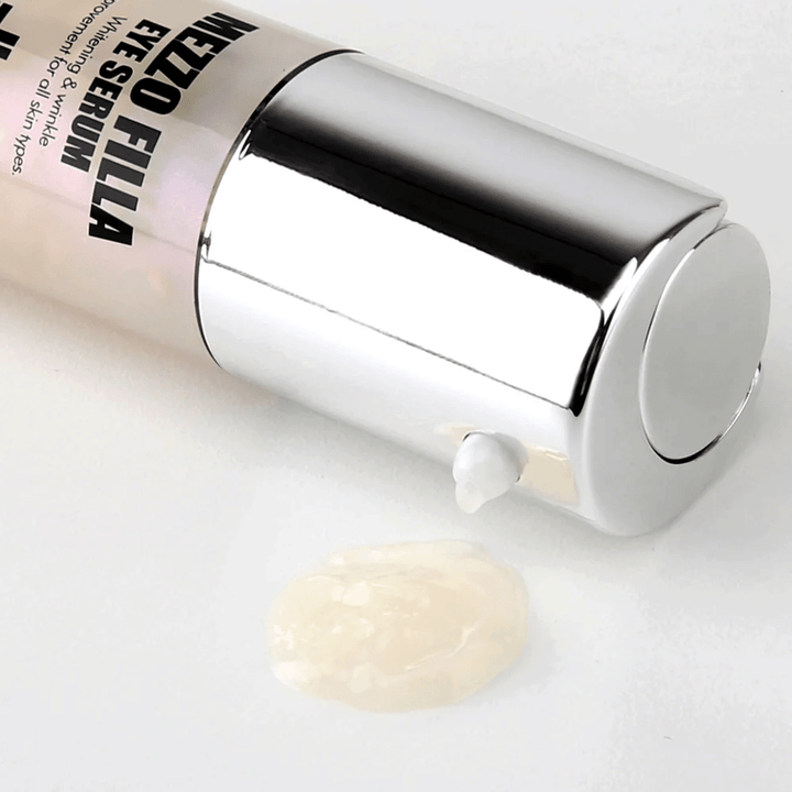 MEDI-PEEL Mezzo Filla Eye Serum in confezione argentata con texture del siero visibile – siero occhi coreano che idrata, rimpolpa e contrasta le linee sottili intorno agli occhi.