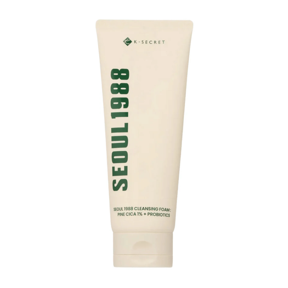 SEOUl 1988 Cleansing Foam - Pine Cica 1% + Probiotics
Un detergente schiumogeno purificante arricchito con Pine Cica e probiotici per calmare ed equilibrare la pelle. Perfetto per rimuovere le impurità e ripristinare la barriera naturale di idratazione della pelle senza seccarla. Adatto a tutti i tipi di pelle, anche quella sensibile.