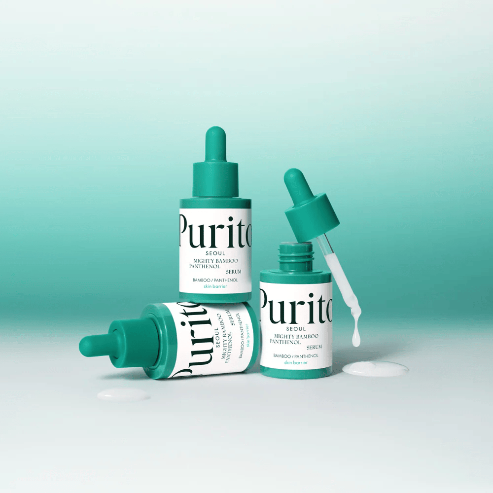 Tre bottiglie Purito Mighty Bamboo Panthenol Serum – siero idratante che rafforza la barriera cutanea e dona una luminosità fresca.