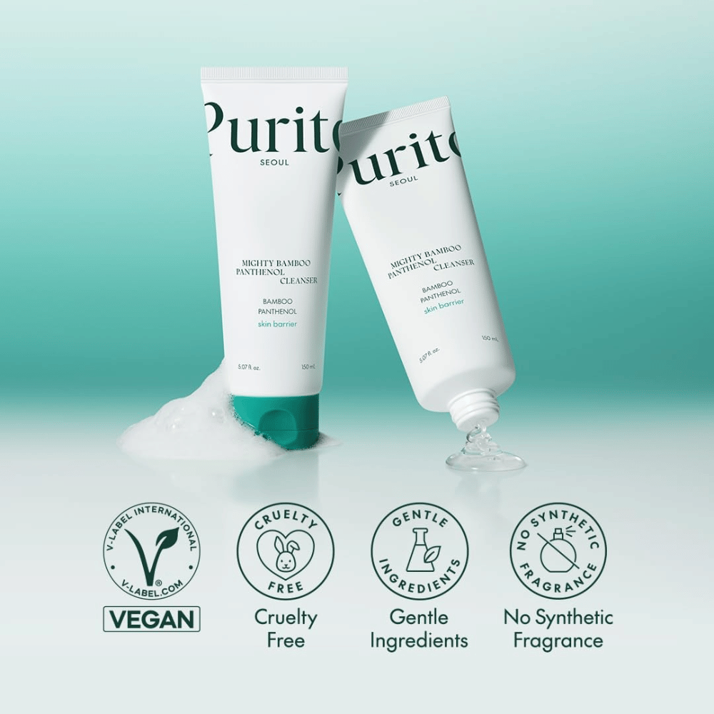 Due confezioni di Purito Mighty Bamboo Panthenol Cleanser sono mostrate con schiuma, insieme a icone per formula vegana, cruelty-free e senza profumo.