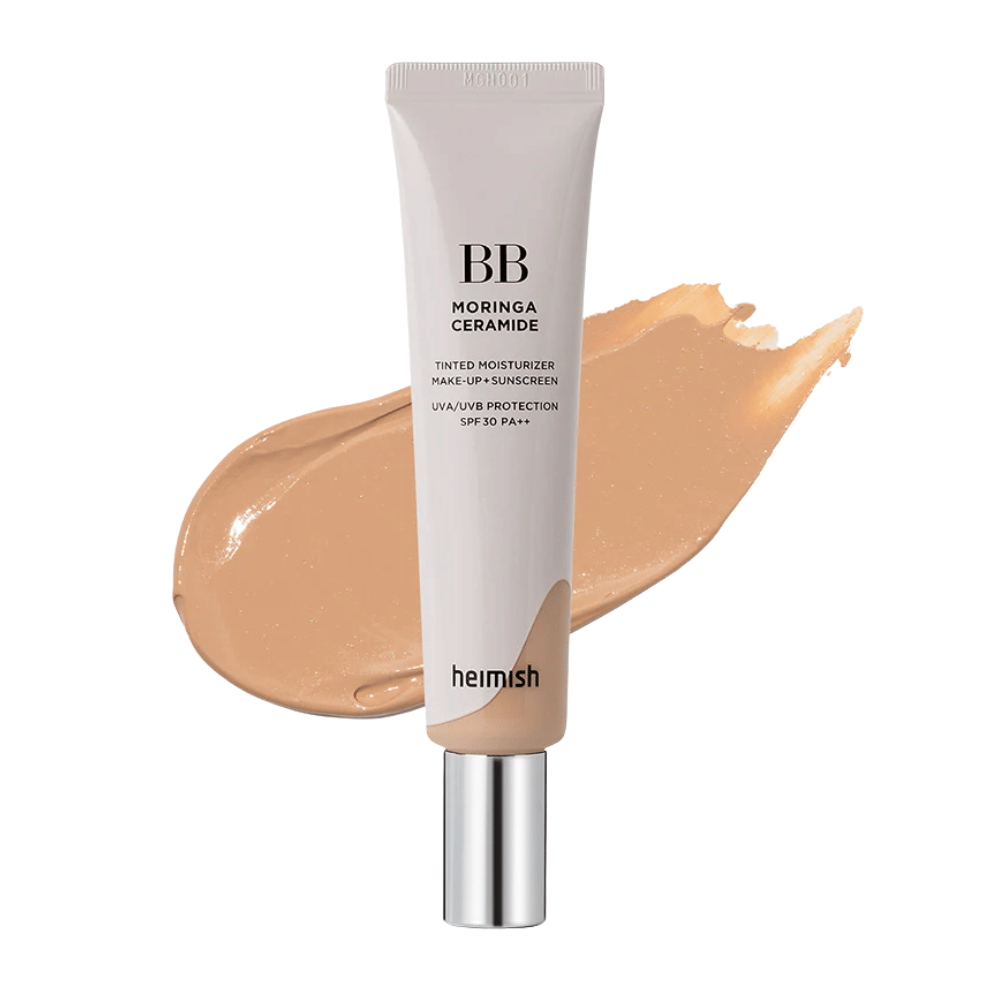 Immagine del prodotto di Heimish Moringa Ceramide BB Cream davanti a una passata di BB cream beige. L'immagine mette in risalto una tonalità medio-scura e le proprietà idratanti e uniformanti del prodotto.