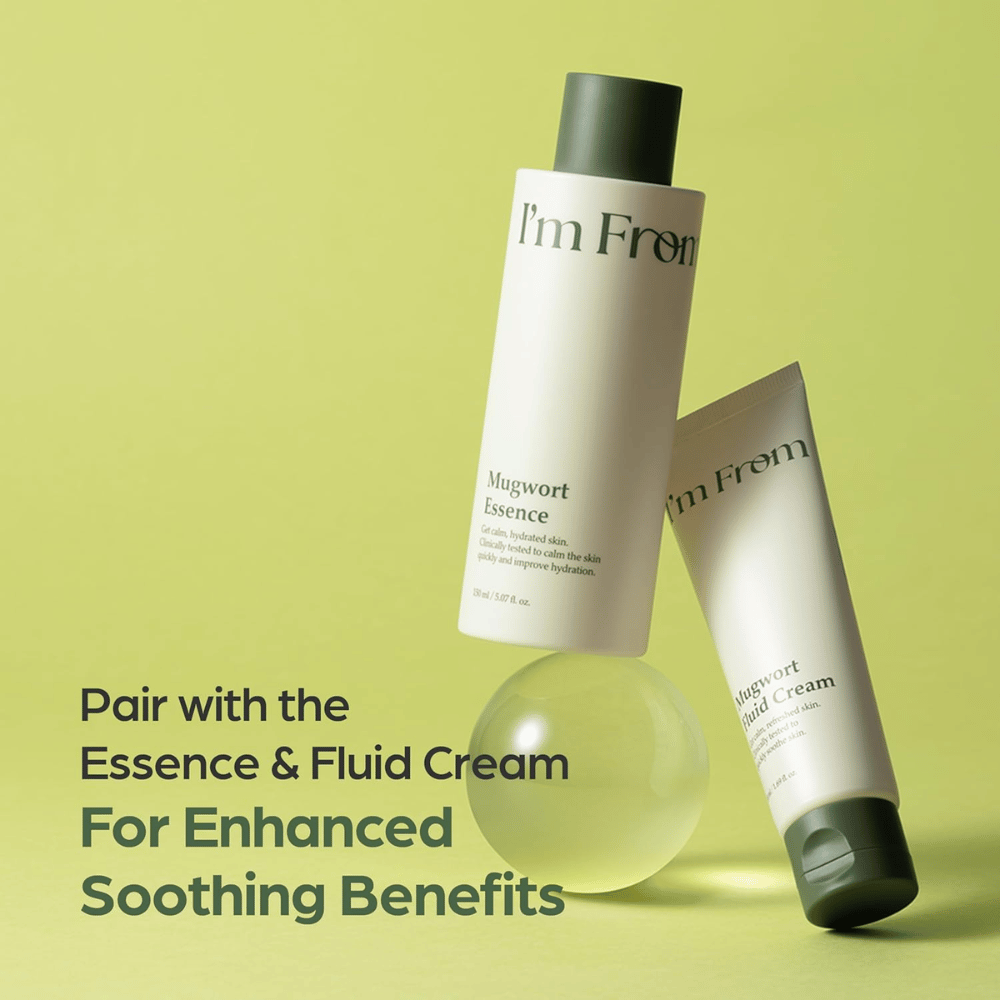 I'm From Mugwort Essence insieme a Mugwort Fluid Cream per una routine di skincare lenitiva che idrata e rafforza la pelle sensibile.