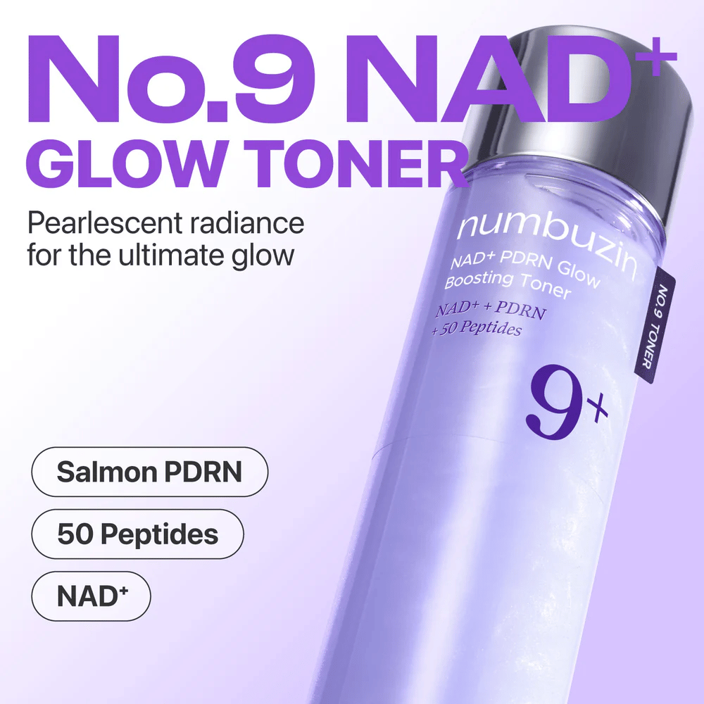 Immagine del prodotto di Numbuzin No.9 NAD+ Glow Tonico viso in bottiglia viola. Testo: "Luminosità perlata per la massima brillantezza" con ingredienti Salmon PDRN, 50 Peptidi, NAD+.