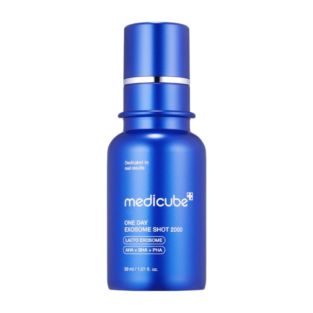 Con Medicube One Day Exosome Shot Pore Ampoule 2000 ottieni una soluzione efficace per la riduzione dei pori e il rinnovamento della pelle. Arricchito con Lacto Exosome e AHA, BHA e PHA, esfolia delicatamente migliorando al contempo la struttura della pelle e idratandola in profondità.