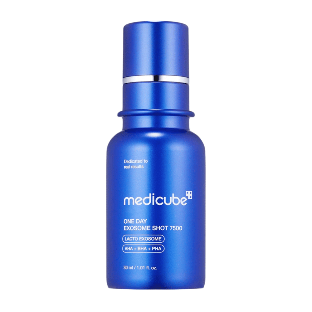 Medicube One Day Exosome Shot 7500 è una fiala avanzata arricchita con Lacto Exosome e AHA, BHA, PHA per una cura della pelle intensiva. Progettata per migliorare la struttura della pelle e ridurre i pori visibili. Adatta per utenti esperti con una concentrazione di 7.500 PPM.