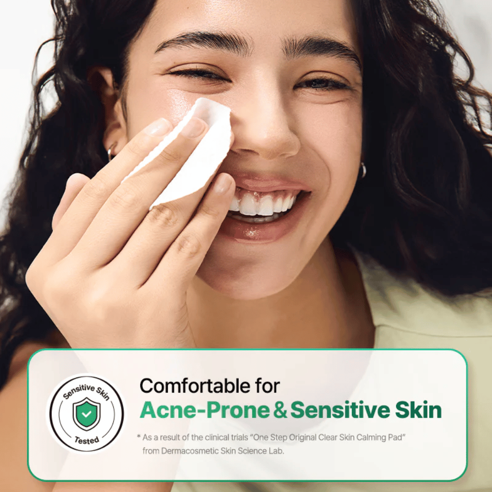 La modella utilizza COSRX One Step Original Clear Skin Calming Pad sulla pelle, con particolare attenzione alla pelle sensibile e a tendenza acneica.