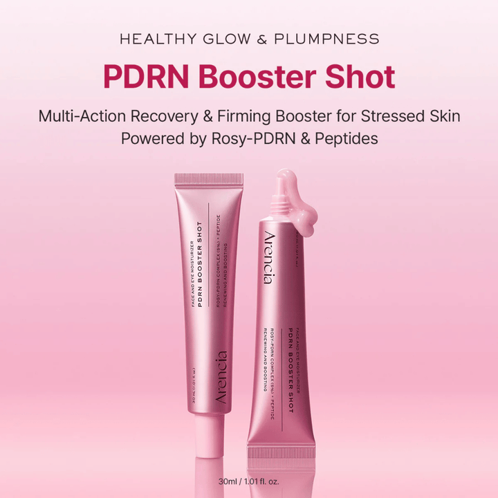 Immagine del prodotto Arencia PDRN Booster Shot in un design a tubo rosa insieme all'applicatore aperto. L'attenzione è rivolta a glow, pelle più rimpolpata e skincare rigenerante con PDRN e peptidi.