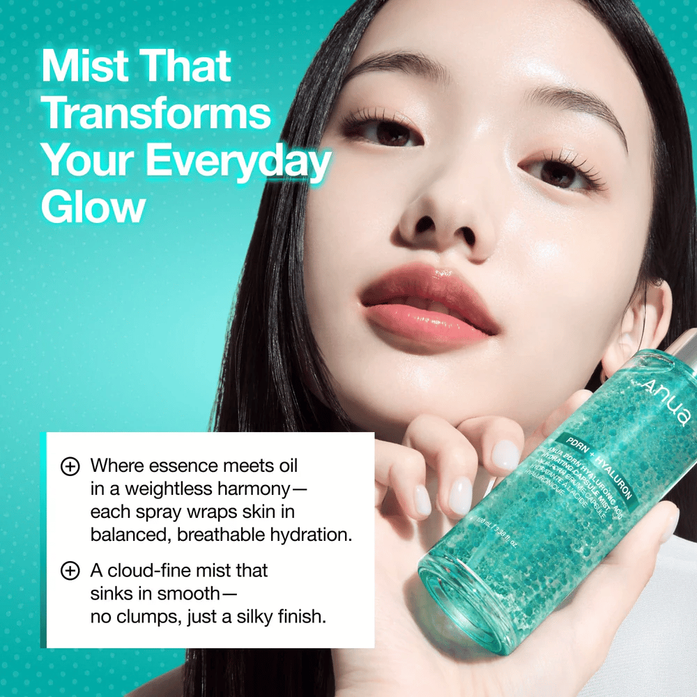 Una modella tiene il prodotto vicino al viso. L’immagine enfatizza l’effetto glow e come la mist doni una finitura fresca e idratata anche sopra il trucco.