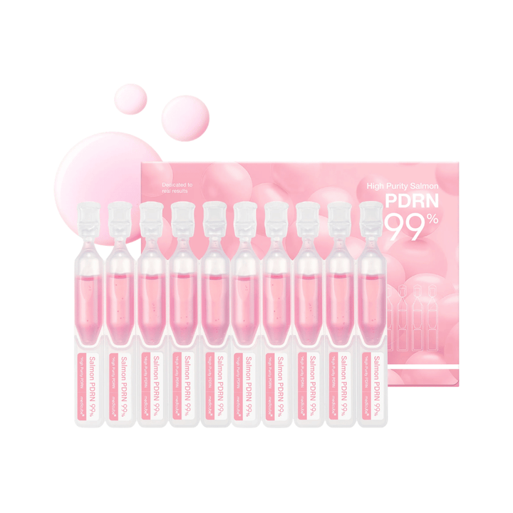 Medicube PDRN Pink One Day Serum Set con dieci fiale individuali e confezione del prodotto. Il set contiene un siero con il 99% di PDRN di salmone altamente raffinato per idratazione, luminosità e cura quotidiana della pelle.