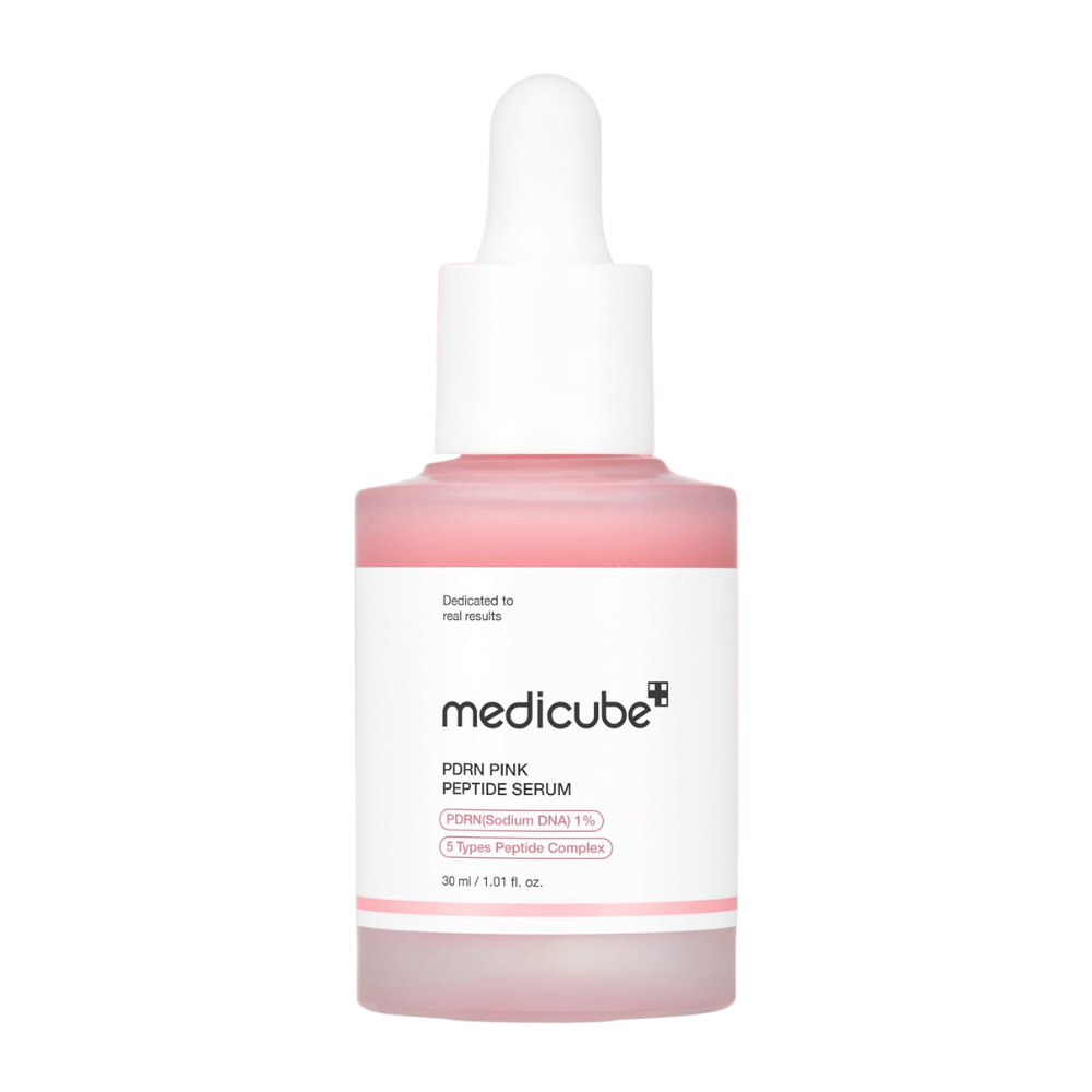 Medicube PDRN Pink Peptide Serum 30 ml, siero viso rosa con 1% di PDRN e peptidi in flacone di vetro con pipetta bianca su sfondo bianco.