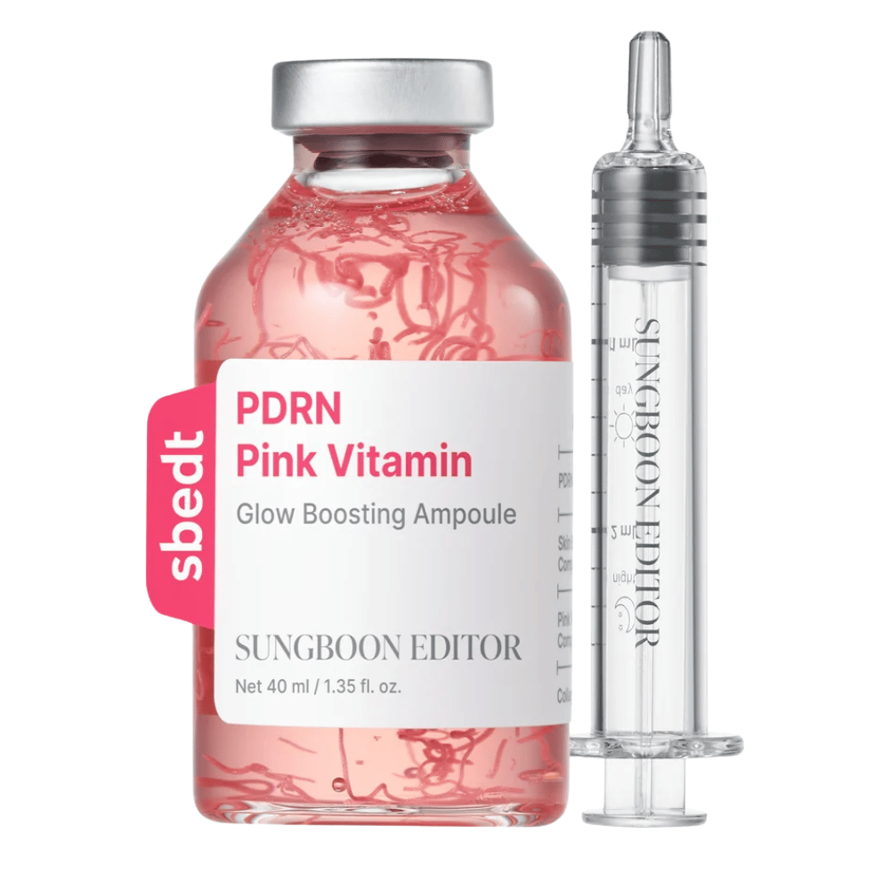 8. SUNGBOON EDITOR PDRN Pink Vitamin Glow Boosting Ampoule 40 ml – flacone di vetro rosa con applicatore trasparente abbinato su sfondo bianco