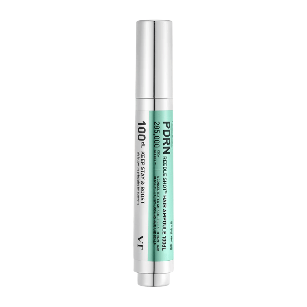 PDRN Reedle Shot Hair Ampoule 100dL in formato penna su sfondo bianco, un siero concentrato per il cuoio capelluto che rafforza il cuoio capelluto e supporta capelli più sani.