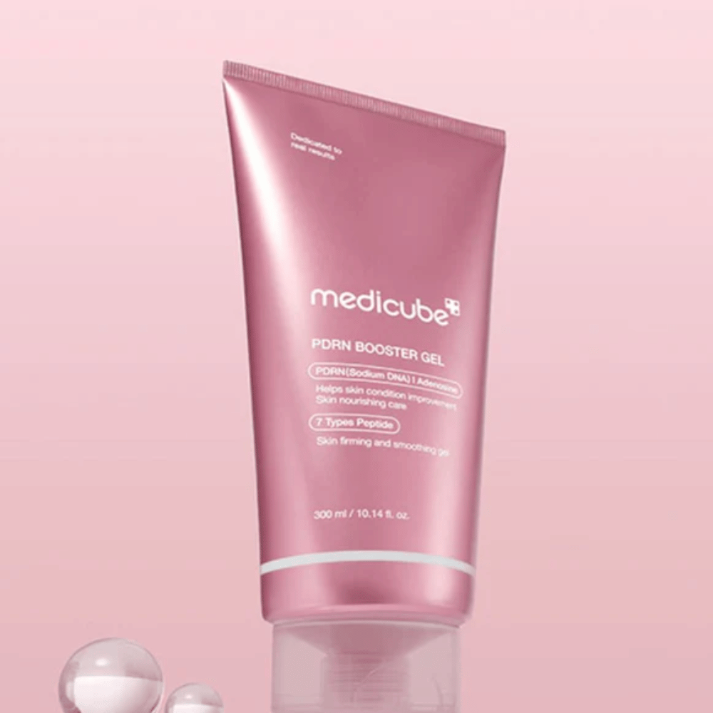 Con Medicube PDRN Booster Gel la tua pelle riceve una cura intensiva con sette tipi di peptidi e PDRN (Sodium DNA). Il gel migliora la condizione della pelle, fornisce nutrimento e promuove la compattezza per una pelle più liscia e flessibile. Perfetto per una routine di cura della pelle di lusso.