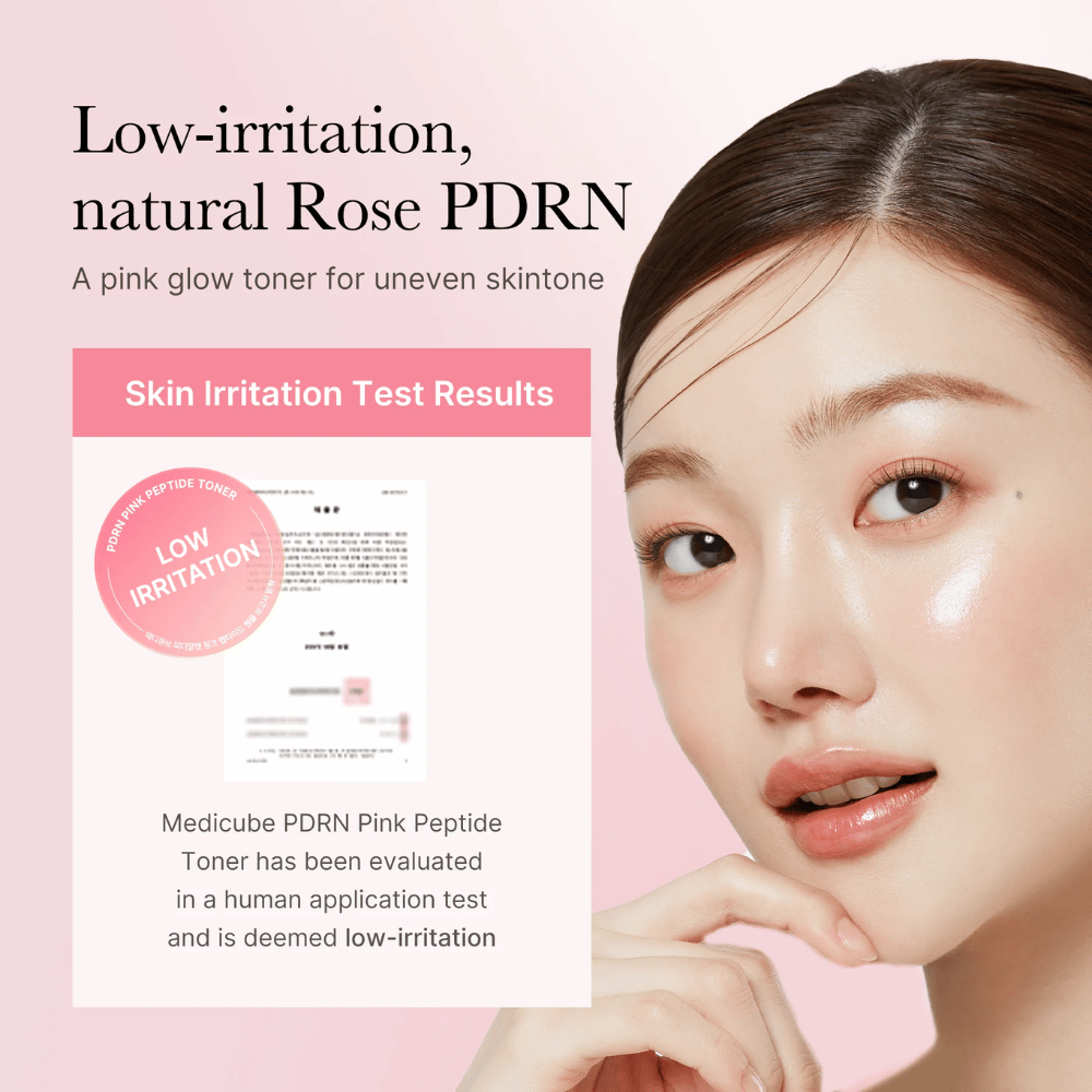 Medicube PDRN Pink Peptide Tonico viso testato per bassa irritazione, mostrato insieme a un modello con pelle uniforme e luminosa.