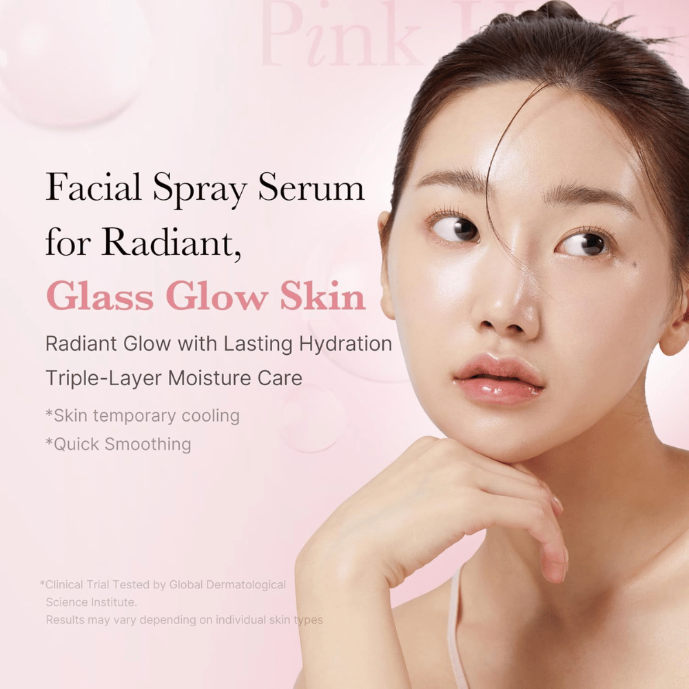 Donna con pelle lucida e idratata che illustra l'effetto di un siero viso in spray per 'Glass Glow Skin'. Il testo sull'immagine descrive idratazione, effetto rinfrescante e levigazione rapida.