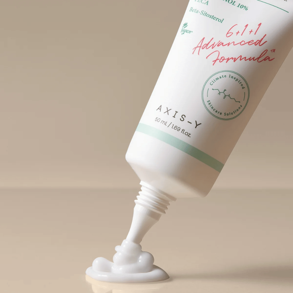 AXIS-Y Panthenol 10 Skin Smoothing Shield Cream viene spremuto fuori dal tubo