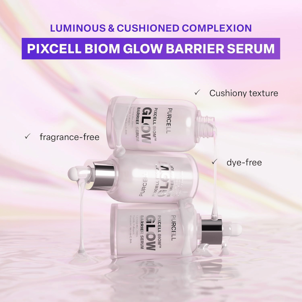 Tre bottiglie di PURCELL Pixcell Biom Glow Barrier Serum impilate con siero che scorre. Senza fragranze, senza coloranti e con una consistenza morbida e ammortizzante.