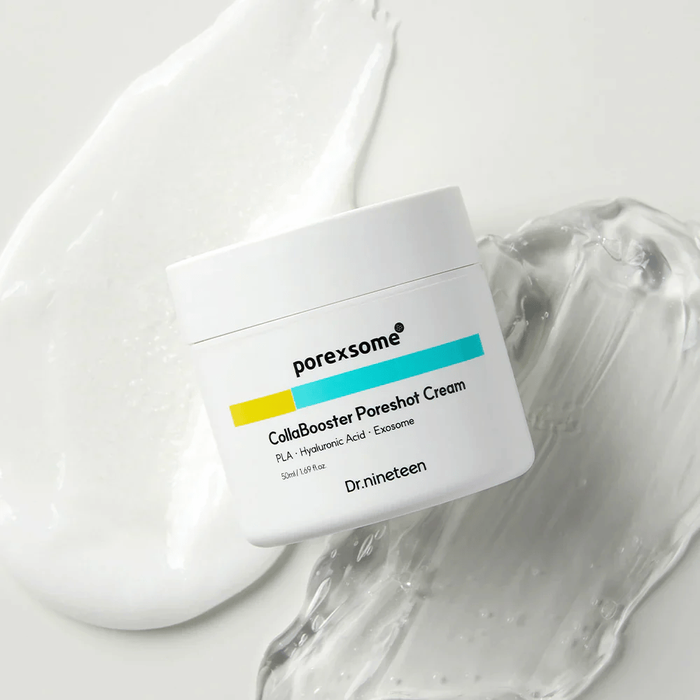 Dr.nineteen Porexsome CollaBooster Poreshot Cream su una superficie lucida e simile a un gel. Una crema idratante con esosomi e acido ialuronico.
