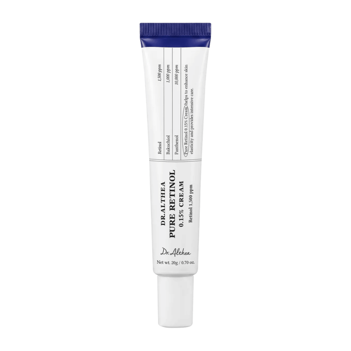 Immagine del prodotto scontornata di Dr. Althea Pure Retinol 0.15% Cream su sfondo bianco. Il design minimalista del tubo mette in risalto l’aspetto pulito e clinico del prodotto, mentre la concentrazione di retinolo è chiaramente comunicata sulla confezione.