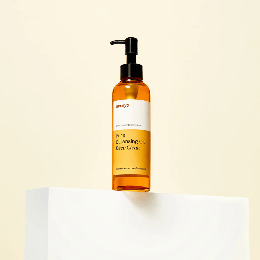 ma:nyo Pure Cleansing Oil Deep Clean in flacone con pompa – olio detergente coreano per una pulizia profonda dei pori e la rimozione di trucco pesante.
