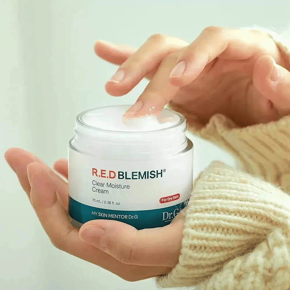 Dr.G R.E.D Blemish Clear Moisture Cream – crema viso idratante per pelle secca con consistenza morbida e cremosa.