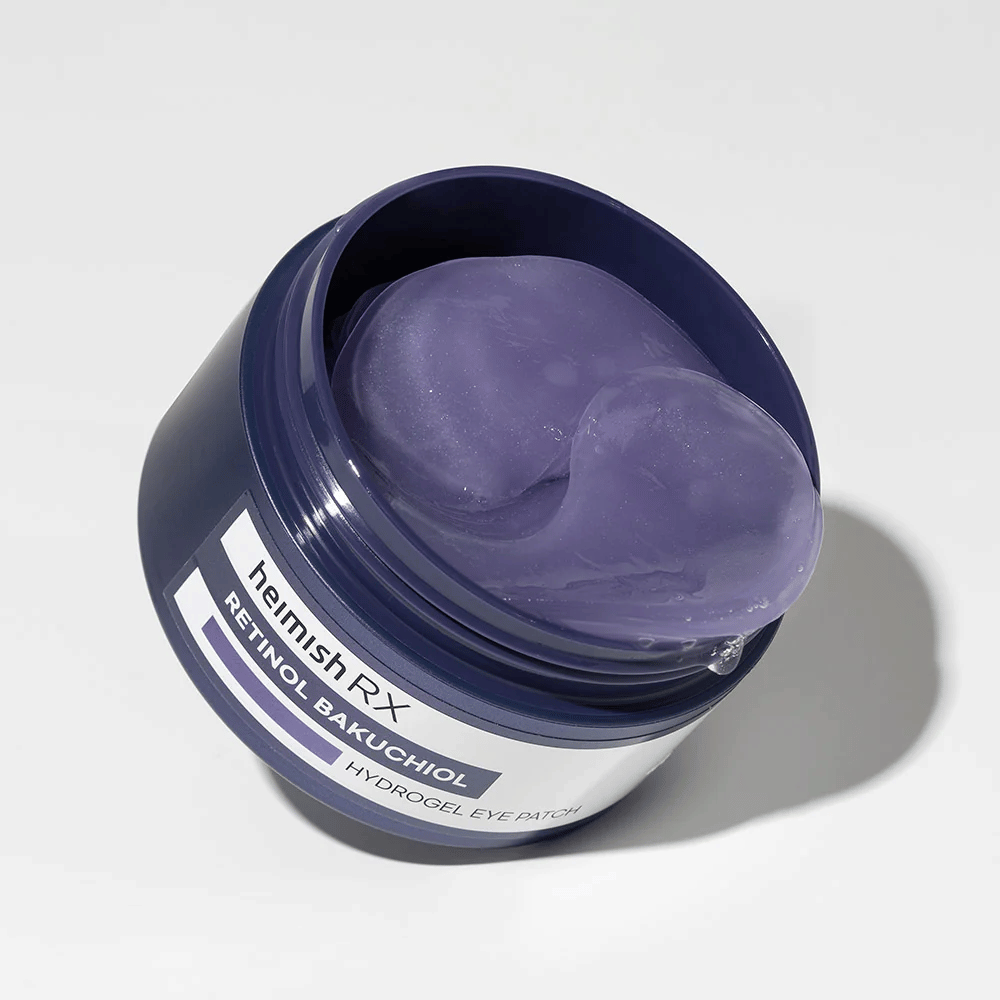 Heimish RX Retinol Bakuchiol Hydrogel Eye Patch in un barattolo blu scuro con patch oculari in idrogel viola. Un prodotto progettato per idratare e ridurre le linee sottili intorno agli occhi.