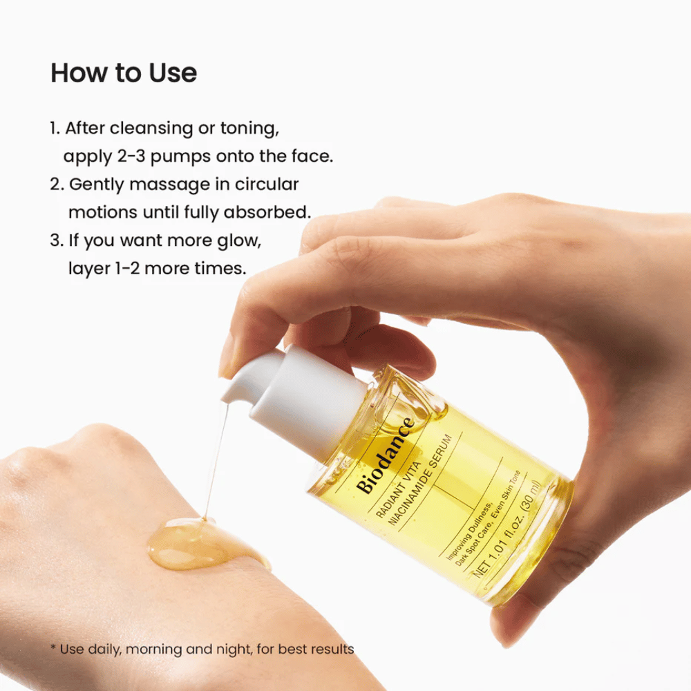 Biodance Radiant Vita Niacinamide Serum viene applicato sulla mano – come usare il siero dopo la pulizia per un tono della pelle più uniforme e luminosità
