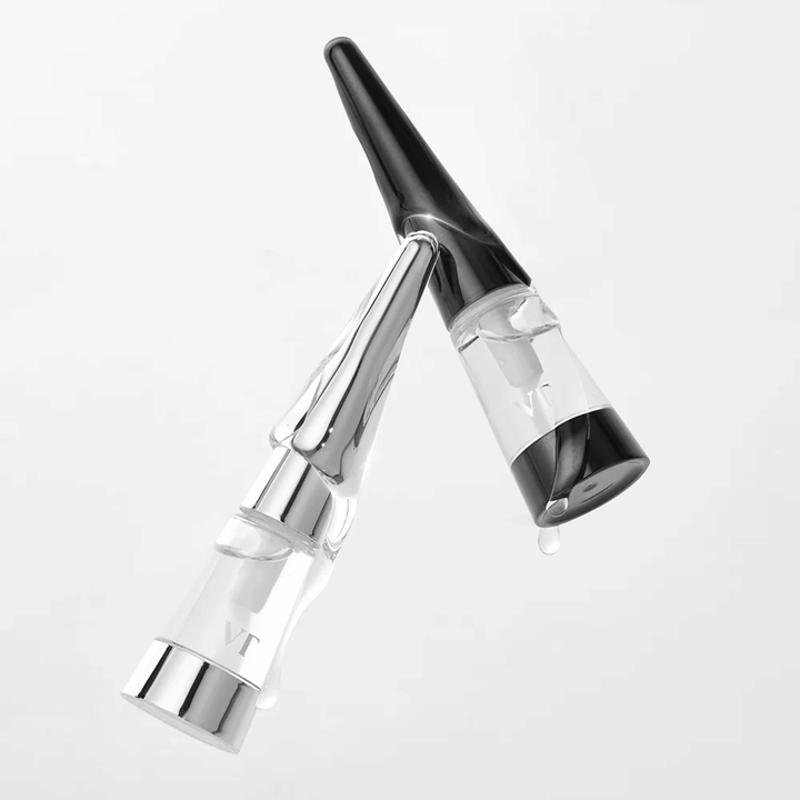 VT Cosmetics Reedle Shot Lip Plumper Beginner in confezione trasparente con dettagli in argento, mostrata in angolazione per evidenziare design e formula.